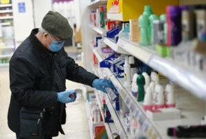 epa08295921 Man wears a protective mask and gloves as he shop in a supermarket in London, Britain, 15 March 2020. It has been reported that UK supermarkets have appealed to customers not to stockpile food due to coronavirus. Several European countries have closed borders, schools as well as public facilities, and have cancelled most major sports and entertainment events in order to prevent the spread of the SARS-CoV-2 coronavirus causing the Covid-19 disease.  EPA-EFE/NEIL HALL